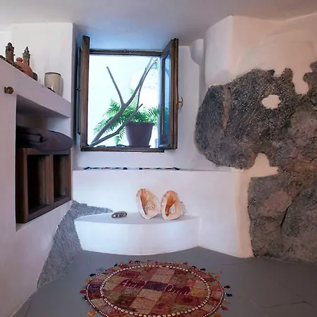Biancaluna Bed & Breakfast *